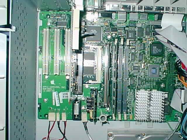 Wnętrze komputera PowerMac G3