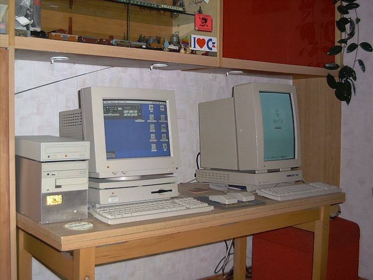 Macintosh LC III i Macintosh LC II z monitorem całostronicowym
