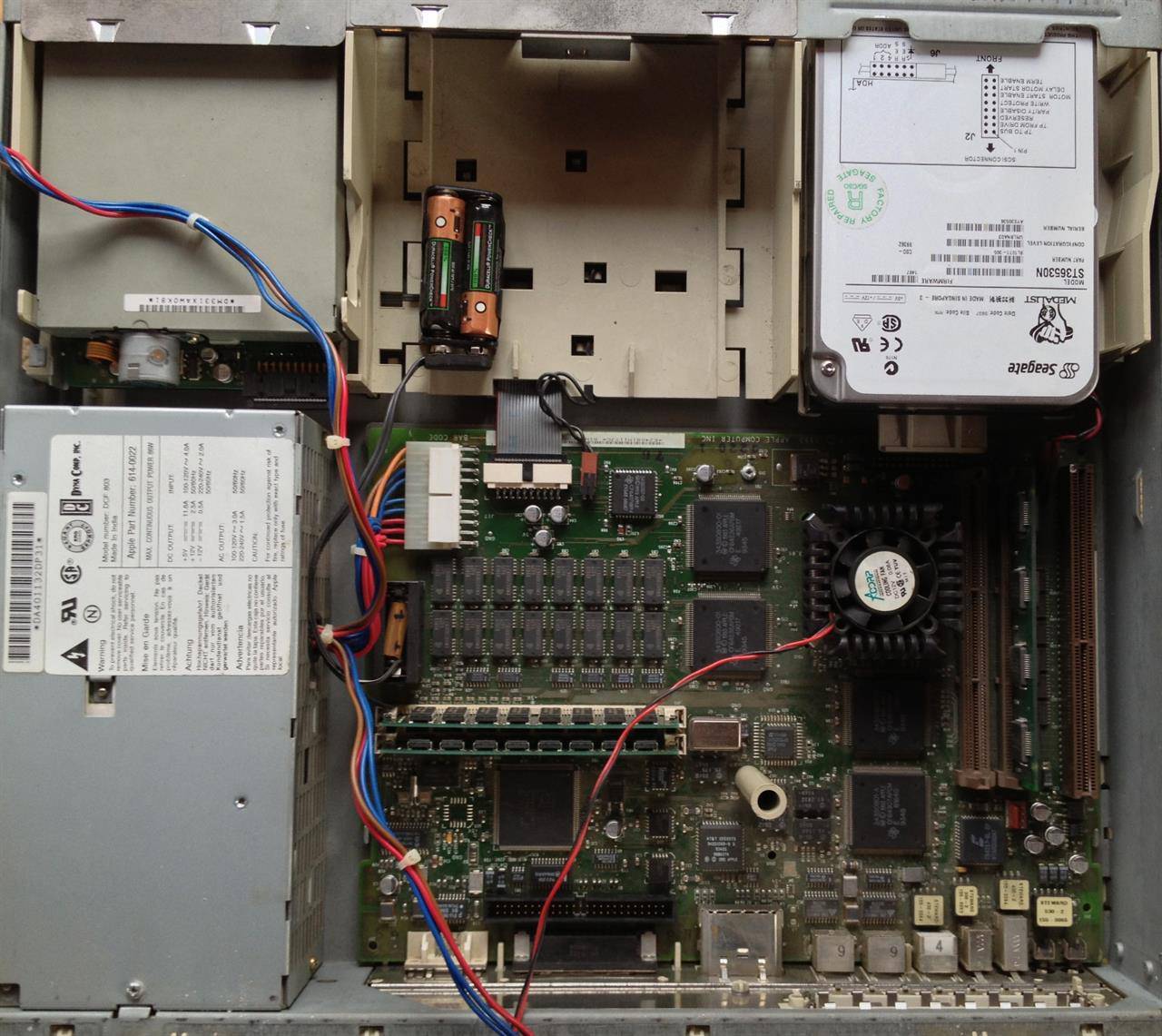 Otwarta obudowa Power Macintosh 6100