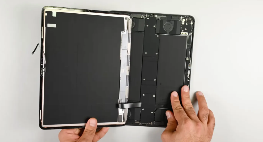 13-calowy iPad Pro z M5 rozebrany przez iFixit