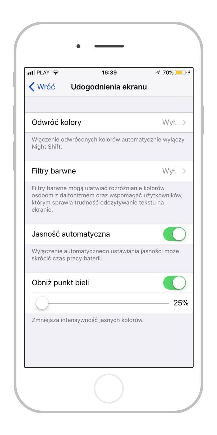 Ja szukałem tutaj jeszcze możliwości aktywacji automatycznego ustawiania jasności. W iOS 11 zostało to jednak dość skrupulatnie ukryte. Aby dotrzeć do tej opcji należy otworzyć kolejno: *Ustawienia -> Ogólne -> Dostępność -> Udogodnienia ekranu*. Jedną z opcji jest tutaj właśnie *Jasność automatyczna*.