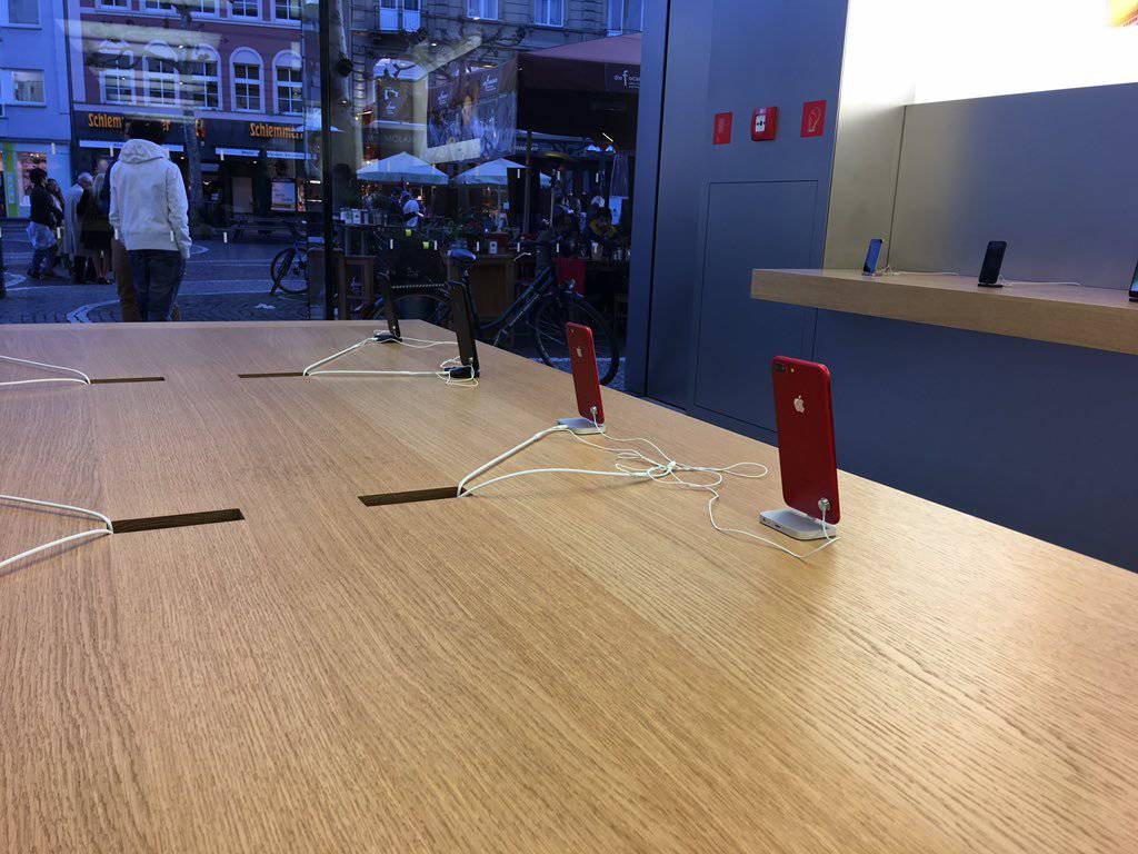 iPhone 7 (PRODUCT)RED