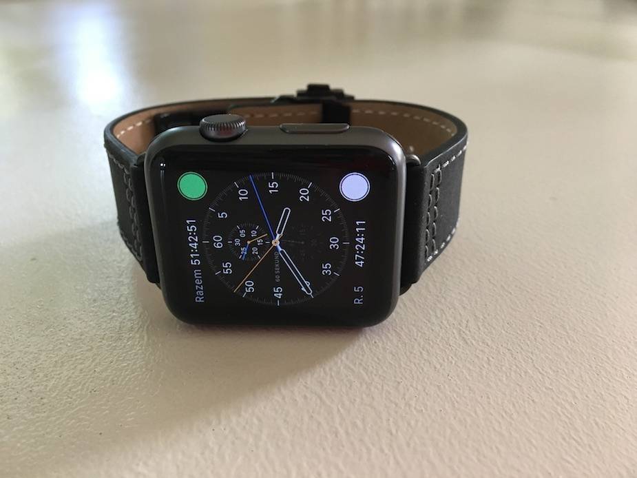 Skórzany pasek Monowear z Apple Watch - przód