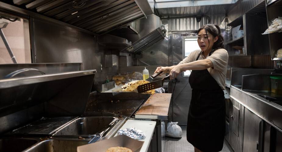 „The Unlikely Cook with Awkwafina" - Apple zapowiada nowy kulinarny serial dokumentalny z Apple TV