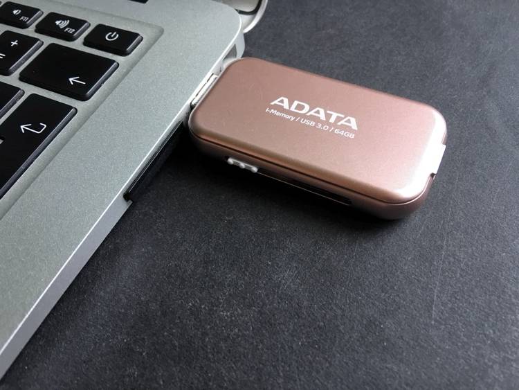 ADATA i-Memory Flash Drive UE710