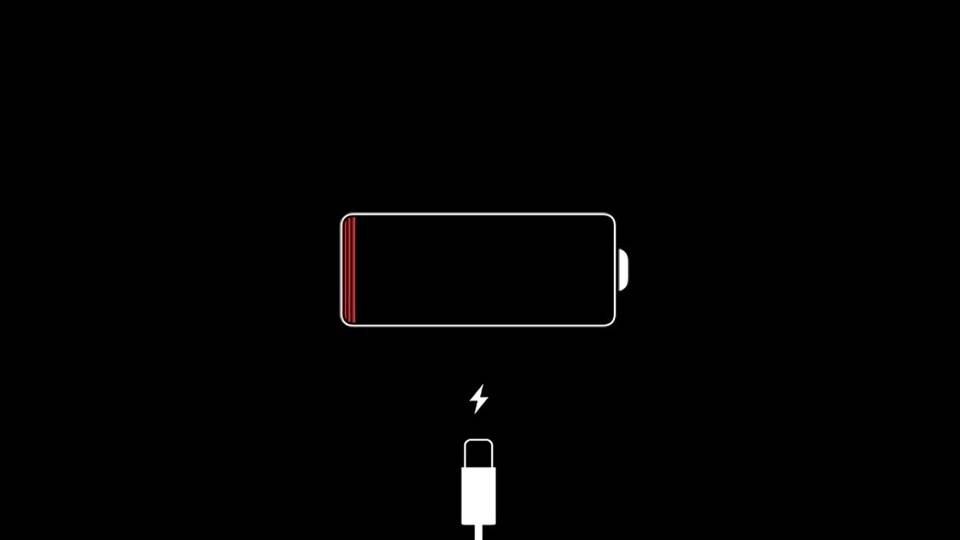 Зарядки мало. Севшая батарейка айфон. Севшая батарея iphone. 1% Зарядки. Мало зарядки.