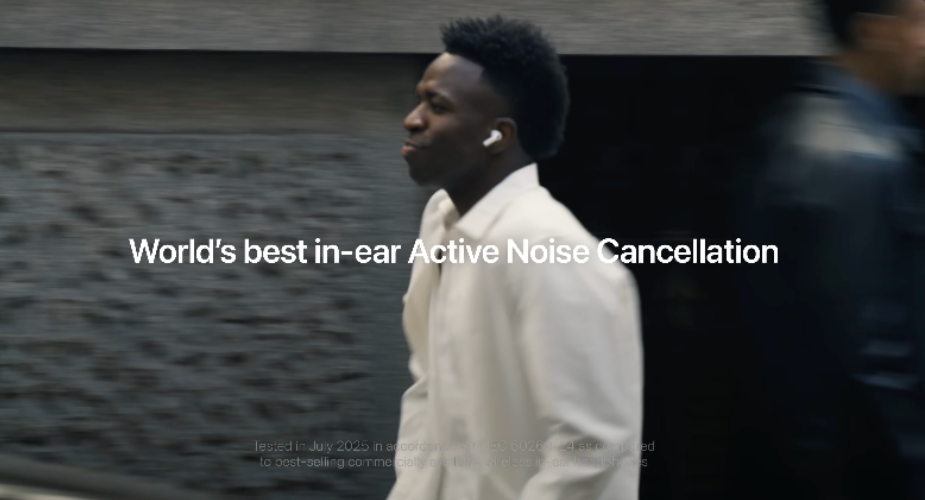 Reklama promująca słuchawki AirPods Pro 3 generacji