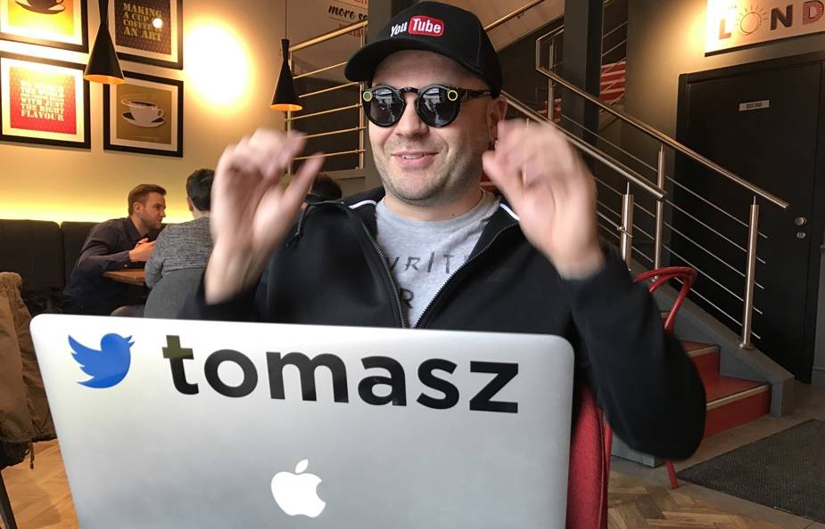 Tomasz Spectacles Twitter