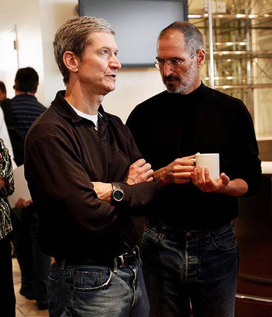 Tim Cook zostaje CEO Apple